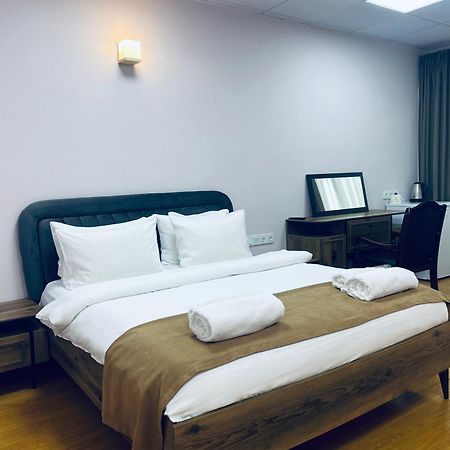 Hotel Four Seasons Τυφλίδα Εξωτερικό φωτογραφία