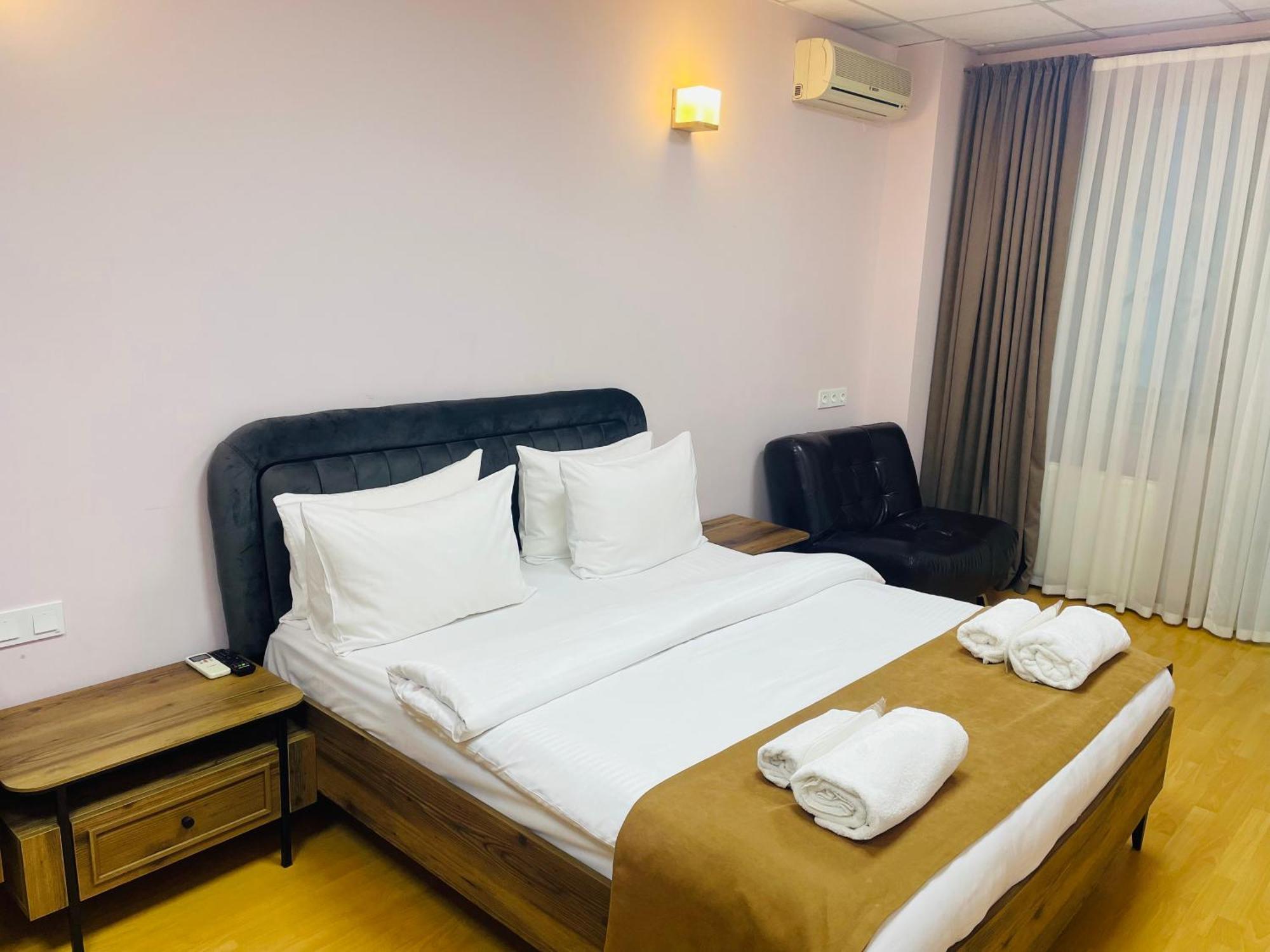 Hotel Four Seasons Τυφλίδα Εξωτερικό φωτογραφία