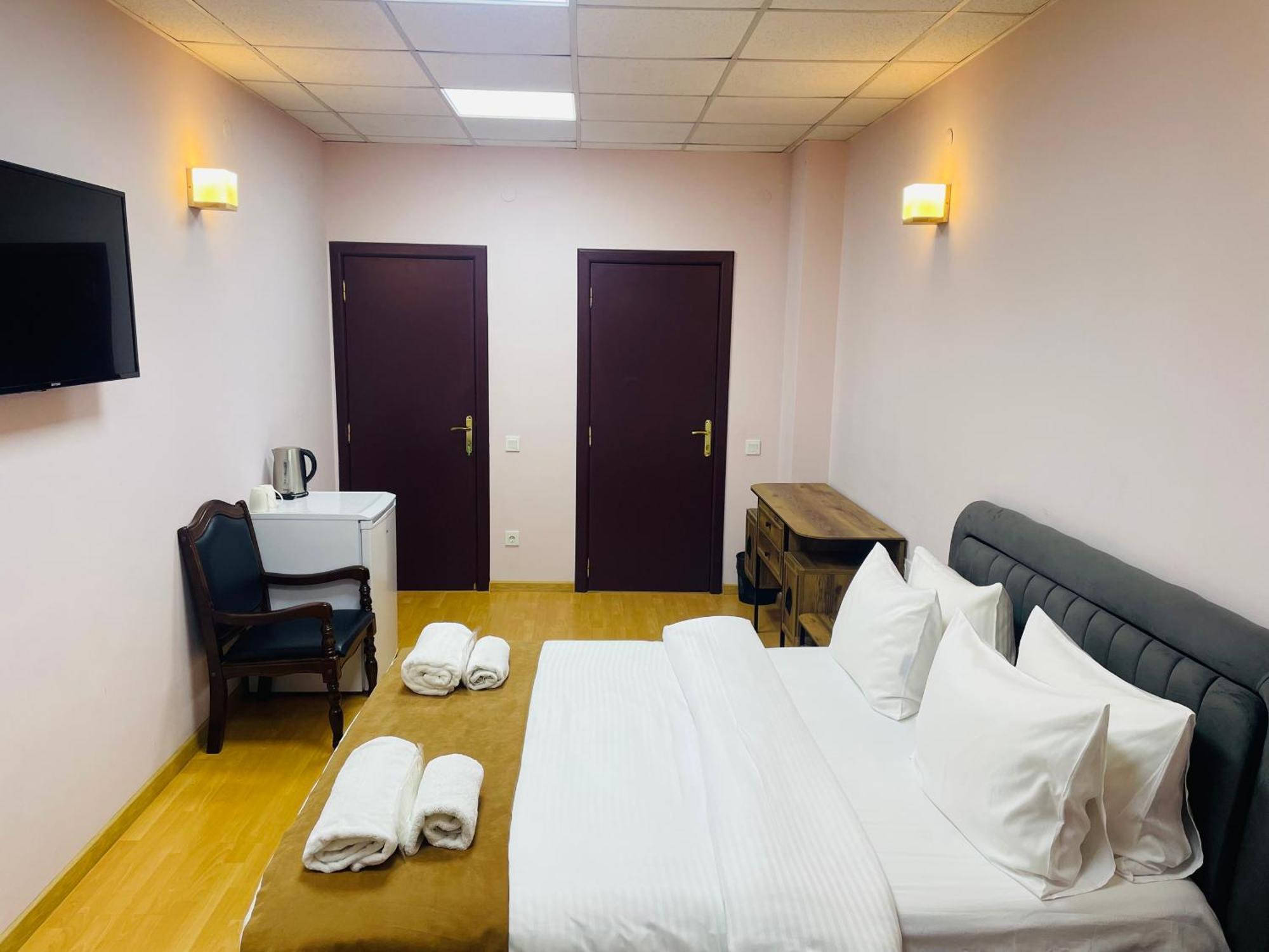 Hotel Four Seasons Τυφλίδα Εξωτερικό φωτογραφία